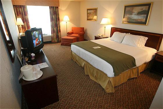 Holiday Inn Express & Suites - Worthington By Ihg Номер фото